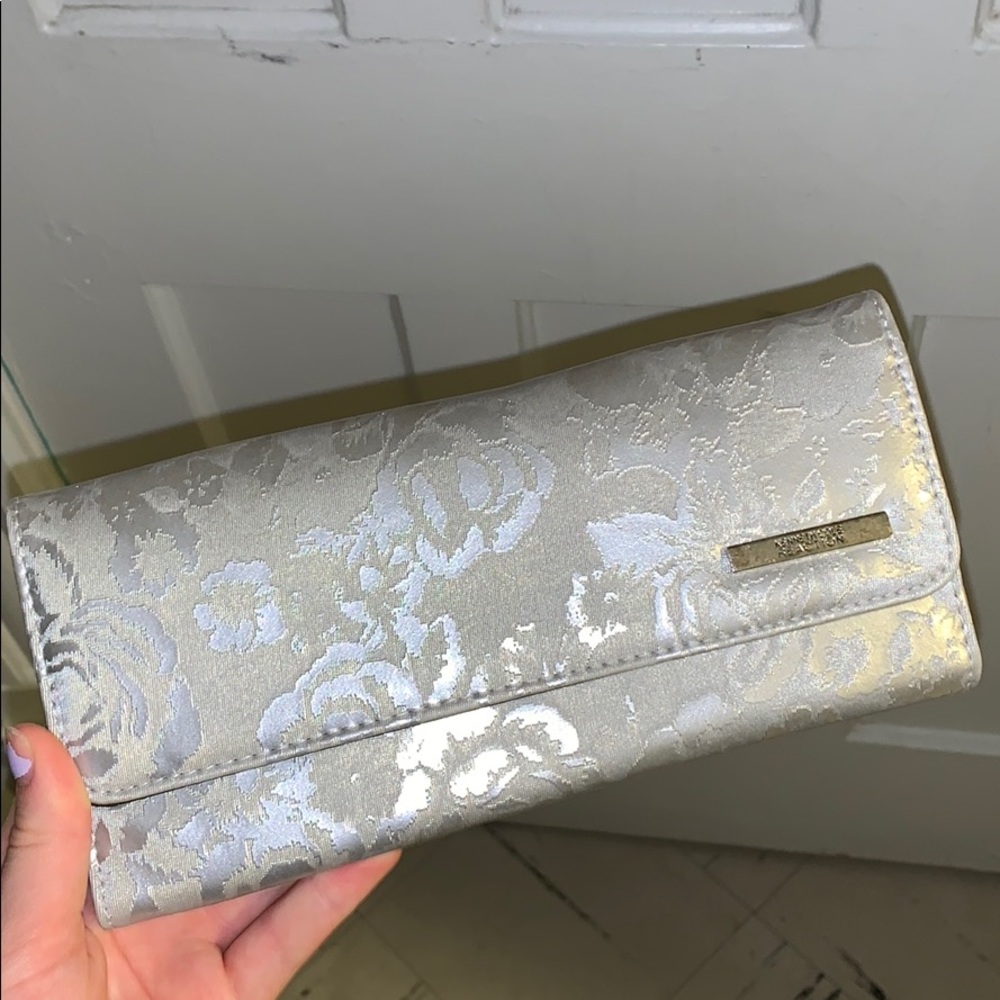 silver 3-fold clutch